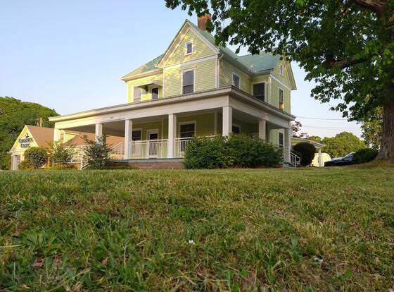 Southern Luxury Suites at winder allows check-in for 18 year-old guests