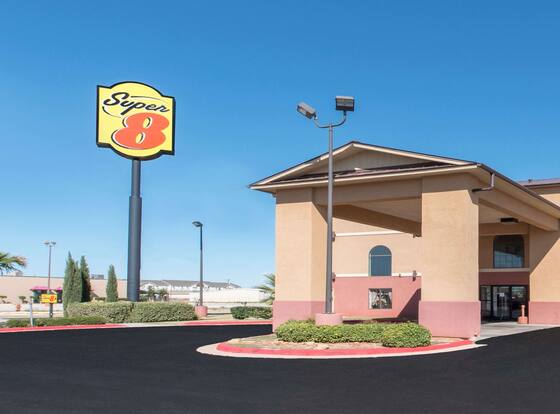 Super 8 by Wyndham Abilene South allows check-in for 18 year-old guests