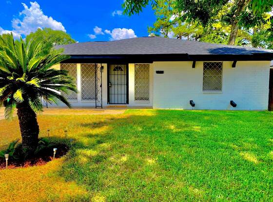 STOP INN STAY HOSTELS allows check-in for 18 year-old guests