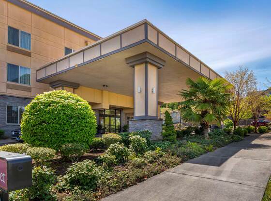 Comfort Suites Eugene allows check-in for 18 year-old guests
