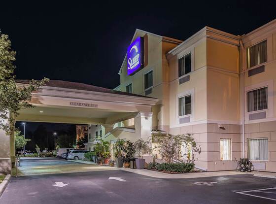 Sleep Inn & Suites University/Shands allows check-in for 18 year-old guests