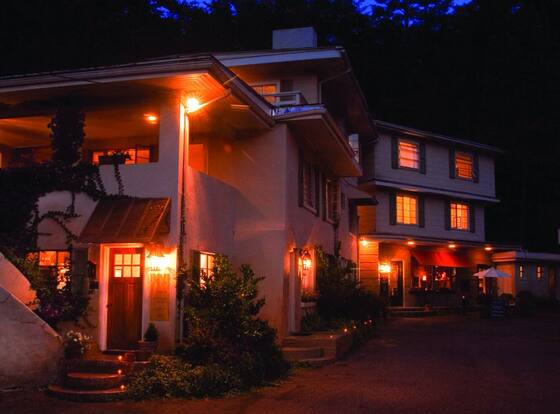 Lakeview At Fontana A Rustic Mountain Inn & Spa allows check-in for 18 year-old guests
