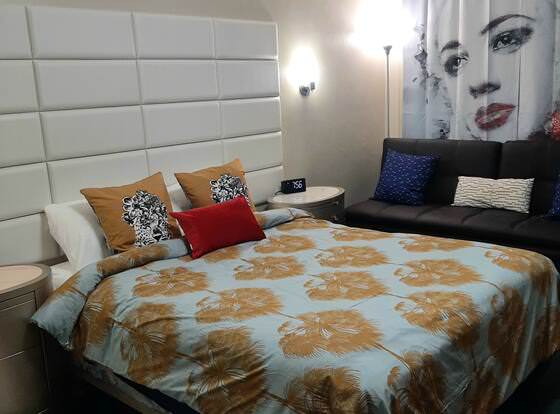 The New Star Motel (1950s Retro Lodging and Retreat Center) allows check-in for 18 year-old guests