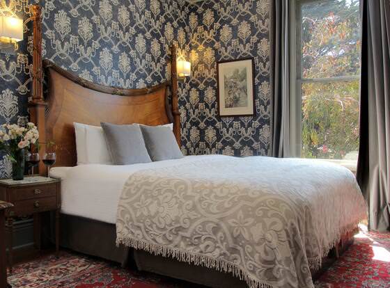 Monte Cristo Bed and Breakfast allows check-in for 18 year-old guests