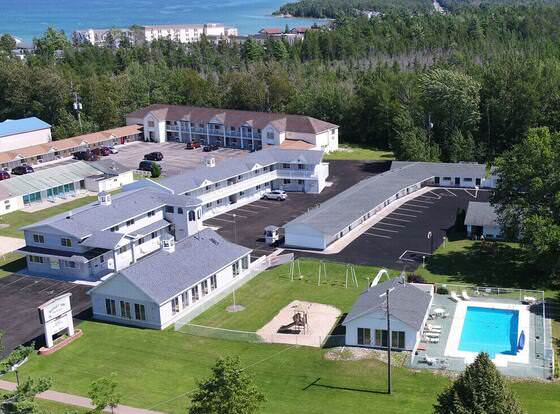 Mackinaw Budget Inn allows check-in for 18 year-old guests