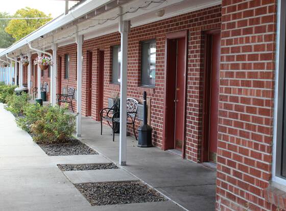 Ontario Inn allows check-in for 18 year-old guests