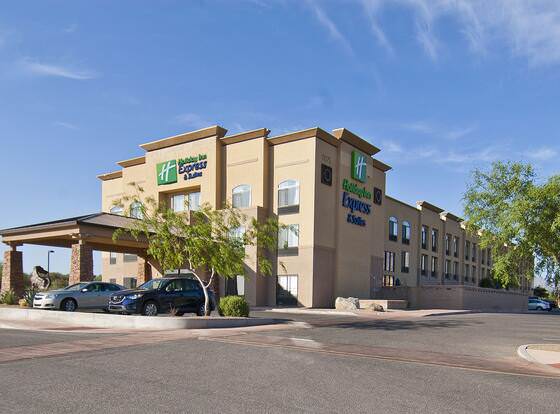 Holiday Inn Express And Suites Oro Valley - Tucson North, an IHG Hotel allows check-in for 18 year-old guests