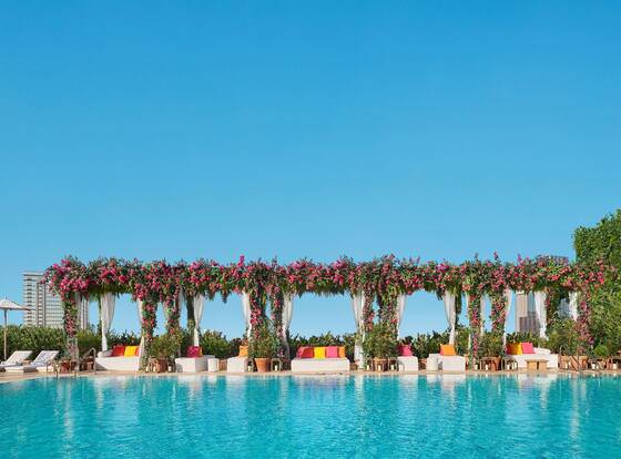 The Tampa EDITION allows check-in for 18 year-old guests