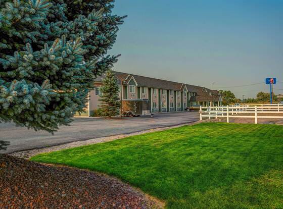 Motel 6 Idaho Falls, ID - Snake River allows check-in for 18 year-old guests