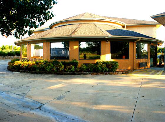 Rodeway Inn allows check-in for 18 year-old guests