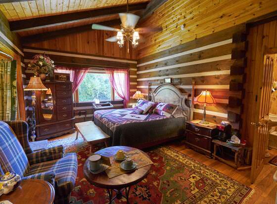 Creekwalk Inn and Cabins allows check-in for 18 year-old guests