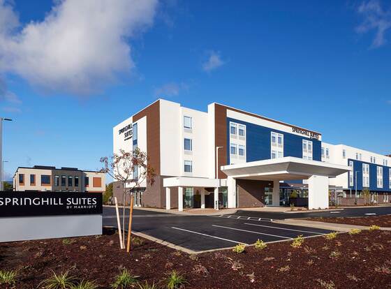 Springhill Suites By Marriott Medford Airport allows check-in for 18 year-old guests
