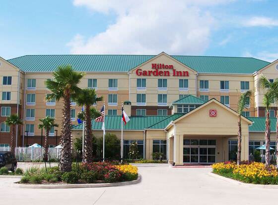 Hilton Garden Inn Houston-Pearland allows check-in for 18 year-old guests