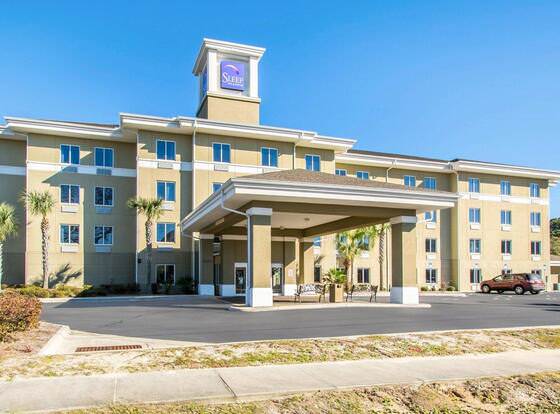 Sleep Inn and Suites Panama City Beach allows check-in for 18 year-old guests
