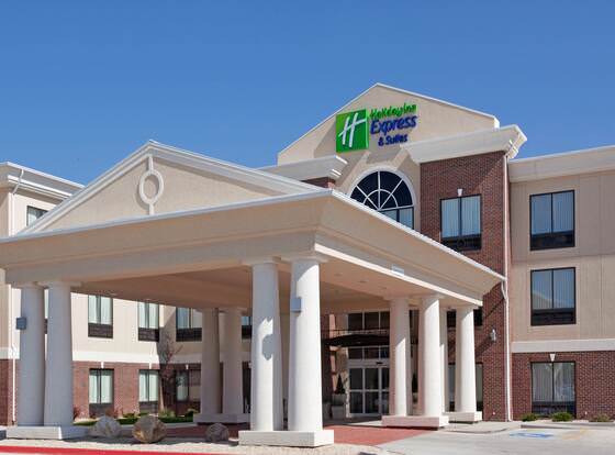 Holiday Inn Express & Suites Buffalo, an IHG Hotel allows check-in for 18 year-old guests