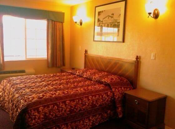 Aqua Inn Motel allows check-in for 18 year-old guests