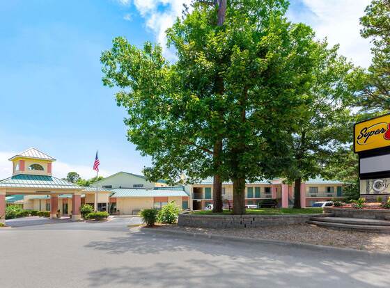 Super 8 by Wyndham Eureka Springs allows check-in for 18 year-old guests