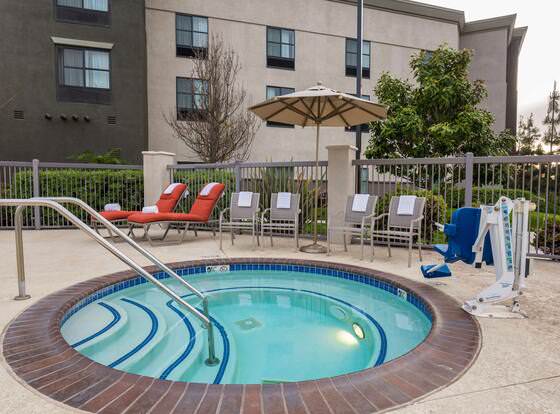 Hampton Inn & Suites San Diego-Poway allows check-in for 18 year-old guests