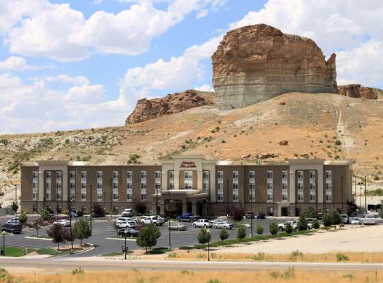 Hampton Inn & Suites Green River allows check-in for 18 year-old guests