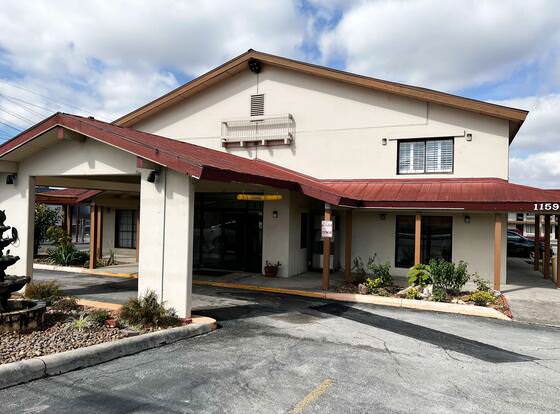 Motel 6 San Antonio, TX – I-35 North Corridor allows check-in for 18 year-old guests