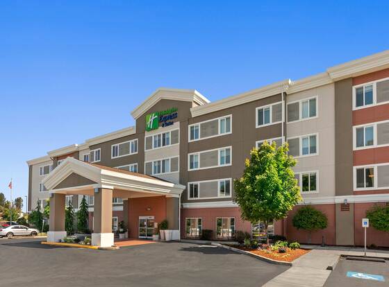 Holiday Inn Express Suites Sumner, an IHG Hotel allows check-in for 18 year-old guests