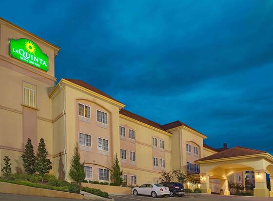 La Quinta Inn & Suites by Wyndham Vicksburg allows check-in for 18 year-old guests