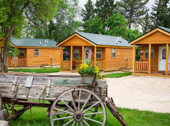 Shire Valley Cabins, Charming Dayton Retreat (3 Options!) allows check-in for 18 year-old guests