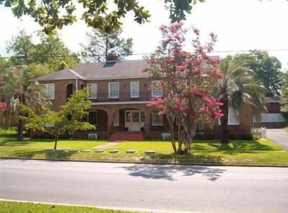 Pippin Drake Guest House allows check-in for 18 year-old guests