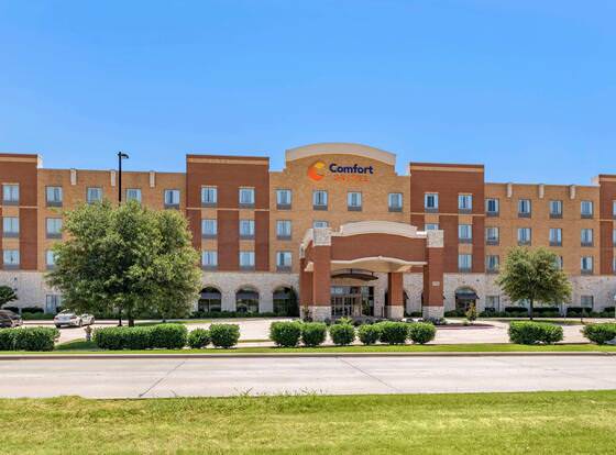 Comfort Suites Frisco allows check-in for 18 year-old guests