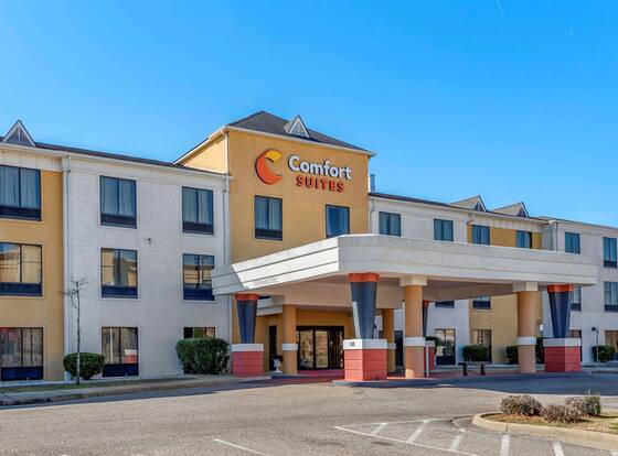 Comfort Suites Airport South allows check-in for 18 year-old guests