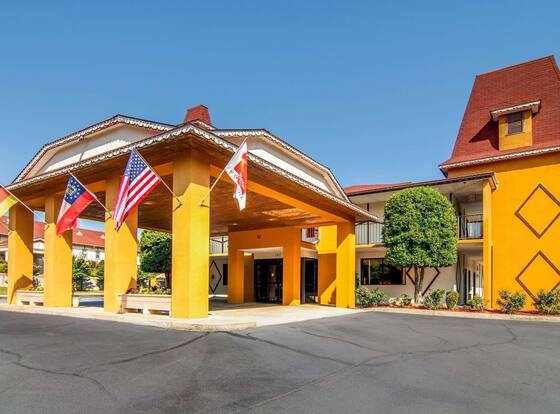 Econo Lodge Helen allows check-in for 18 year-old guests