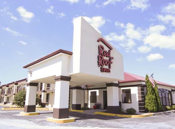 Red Roof Inn Somerset, KY allows check-in for 18 year-old guests