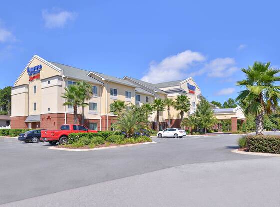 Fairfield Inn & Suites by Marriott Kingsland allows check-in for 18 year-old guests
