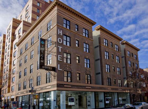 GEM Hotel - Chelsea allows check-in for 18 year-old guests