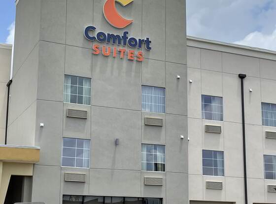 Comfort Suites Lake Charles allows check-in for 18 year-old guests