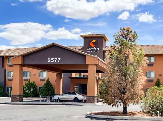 Comfort Inn & Suites Thatcher - Safford allows check-in for 18 year-old guests