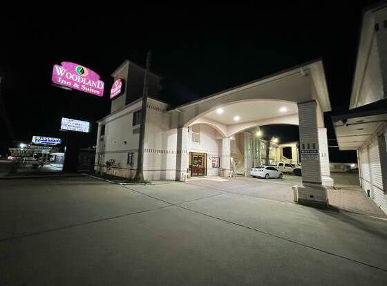 Woodland Inn & Suites allows check-in for 18 year-old guests