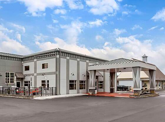 Days Inn & Suites by Wyndham Bowling Green allows check-in for 18 year-old guests