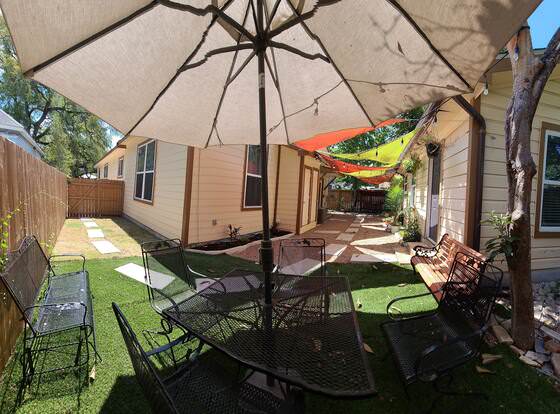 La Casita 5 minutes to DowntownRiver SA allows check-in for 18 year-old guests