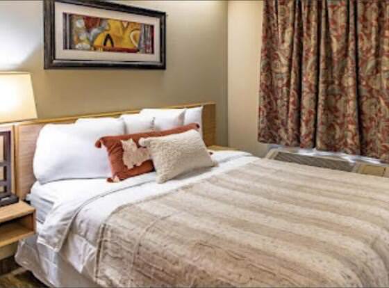 5 Starz Hotel allows check-in for 18 year-old guests