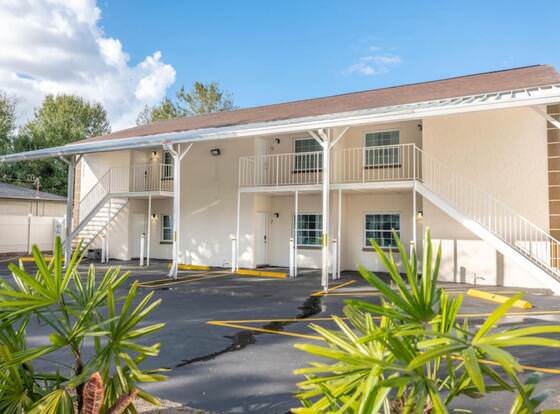 Saint Joseph Suites Down Town Tampa allows check-in for 18 year-old guests