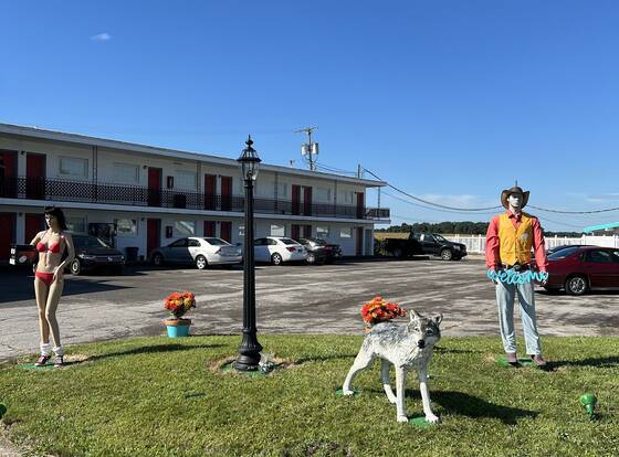 Motel Boutique by Wolf Inn allows check-in for 18 year-old guests