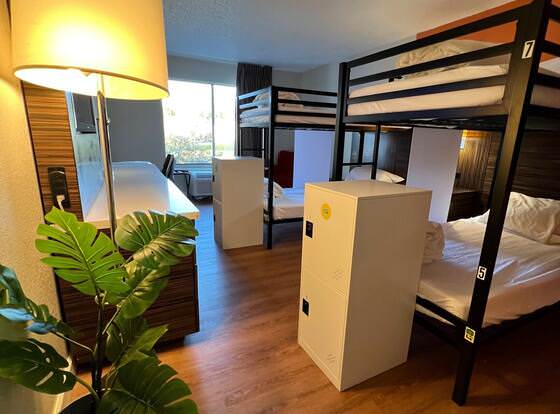 Bposhtels Charlotte allows check-in for 18 year-old guests