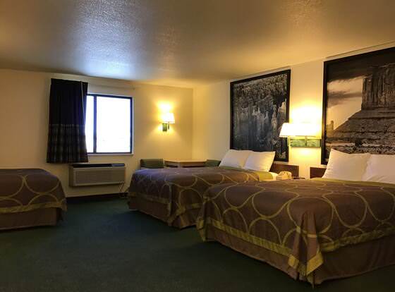 Arch Canyon Inn allows check-in for 18 year-old guests