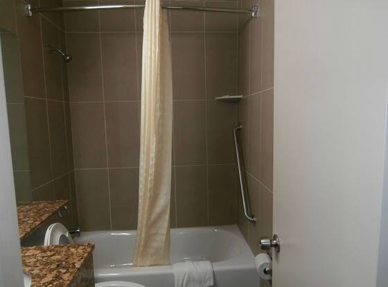 Americas Best Inn and Suites Fort Lauderdale North allows check-in for 18 year-old guests