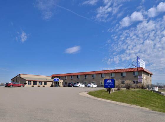 Americas Best Value Inn Sauk Centre allows check-in for 18 year-old guests