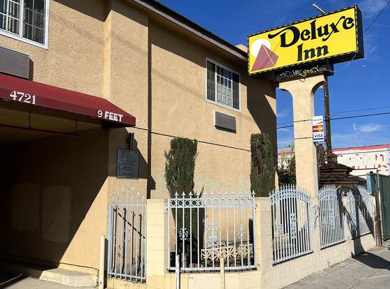 Deluxe Inn LA allows check-in for 18 year-old guests