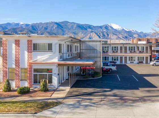 Nevada Flats allows check-in for 18 year-old guests