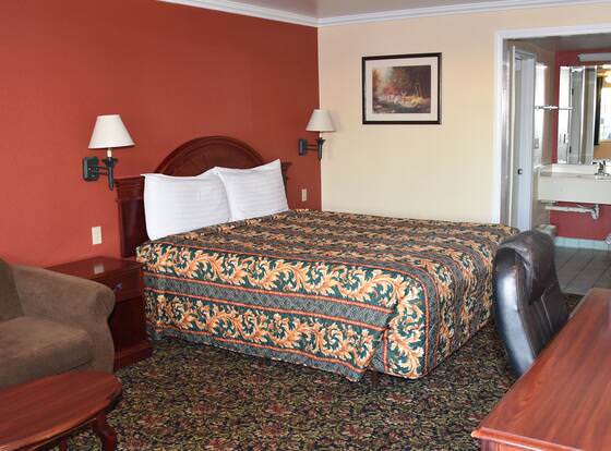 Dynasty Suites Santa Fe Springs allows check-in for 18 year-old guests