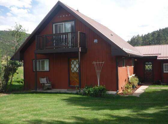 Alice's Black Hills Cottage allows check-in for 18 year-old guests